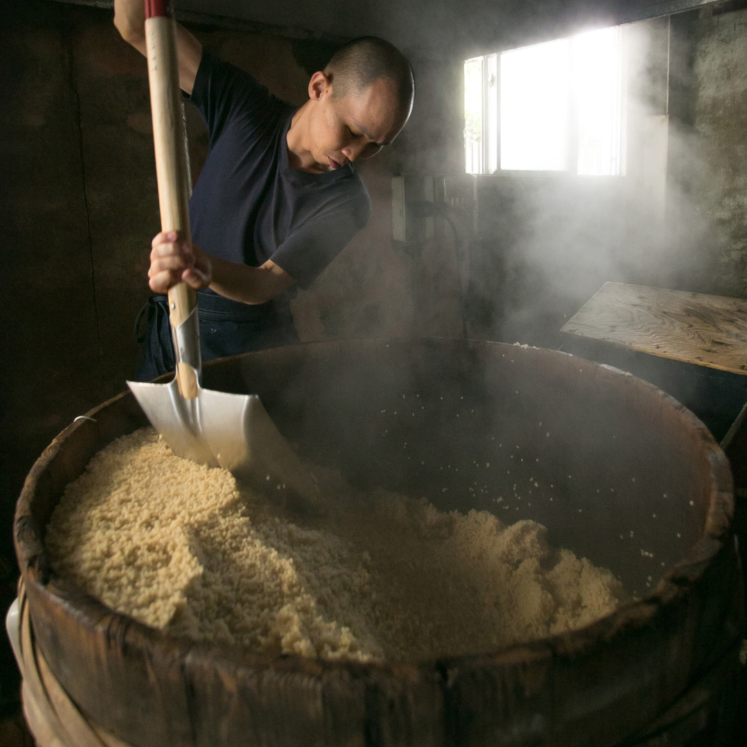 麦と塩だけでつくる、人生で一度は必ず食べたい麦味噌