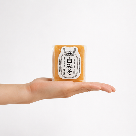 いいちみそ 白みそを手に乗せたパッケージ